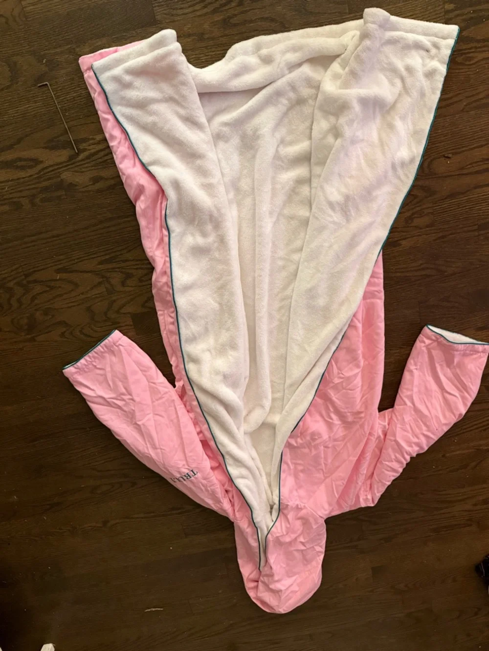 Truly Pink & White Robe - Picture 2 of 4